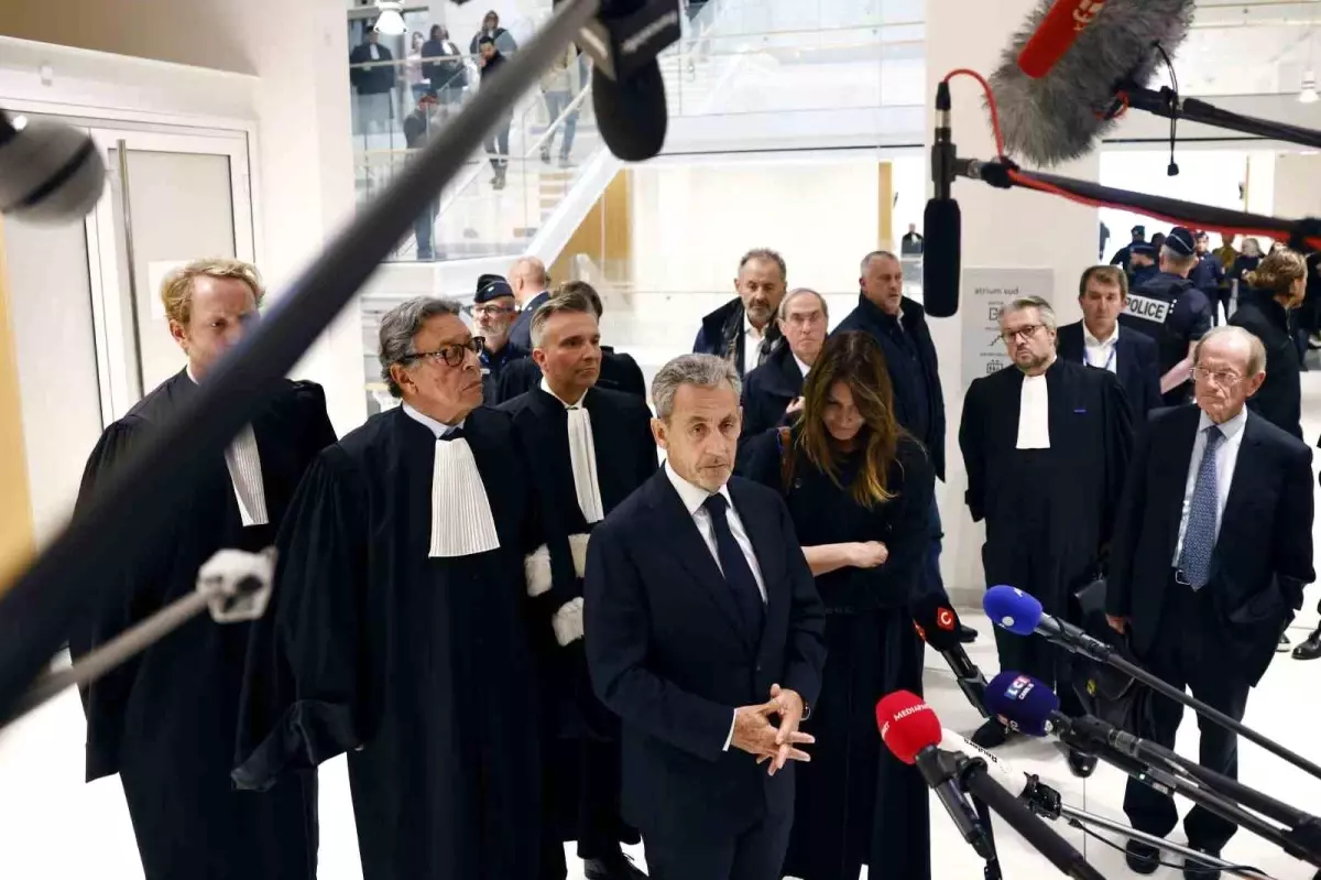 Sarkozy\'ye 5 Yıl Hapis Cezası