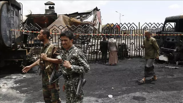 İsrail, Yemen'in başkenti Sana'yı vurdu: Bölgeden dumanlar yükseliyor