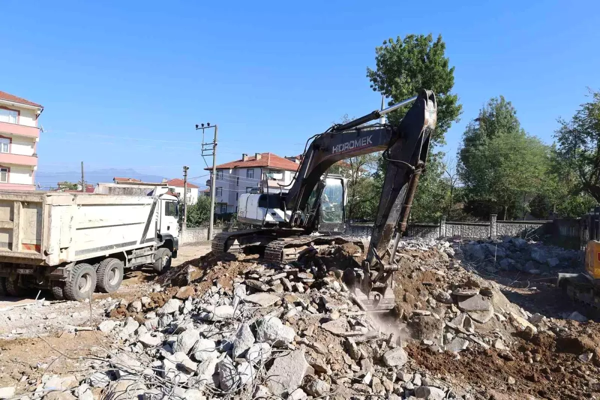 Karapürçek\'te Yeni Sosyal Gelişim Merkezi İnşaatı Başladı