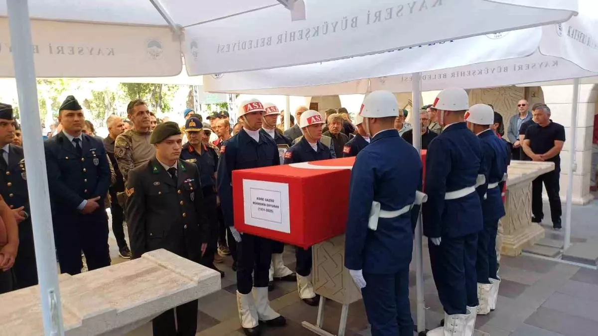 Kore Gazisi Mükremin Erturan Son Yolculuğuna Uğurlandı