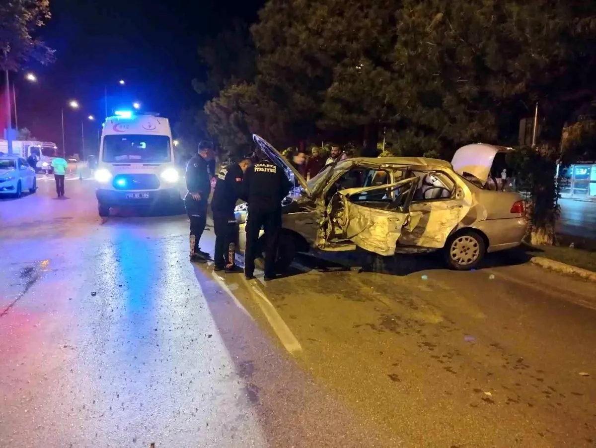 Isparta\'da Trafik Kazası: Sürücü Ağaçlara Çarptı