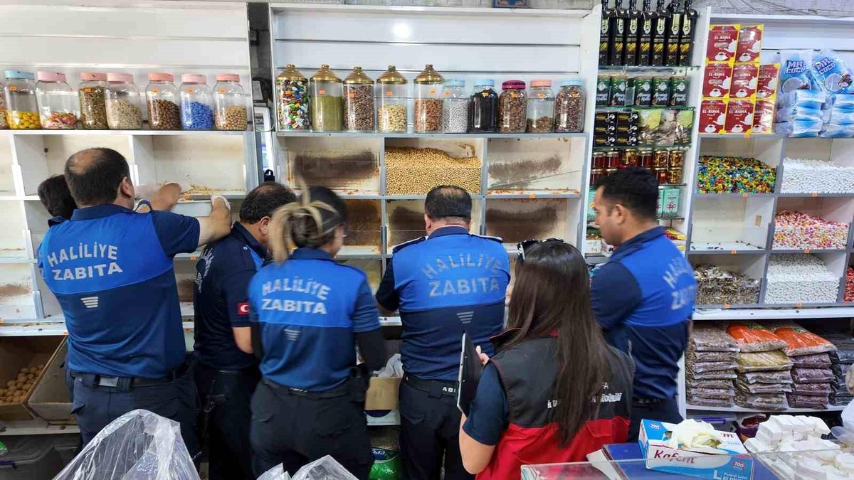 Şanlıurfa\'da Zabıta Denetimleri: 98 Kg Kuruyemiş ve 1984 Tarih Geçmiş Ürün İmha Edildi