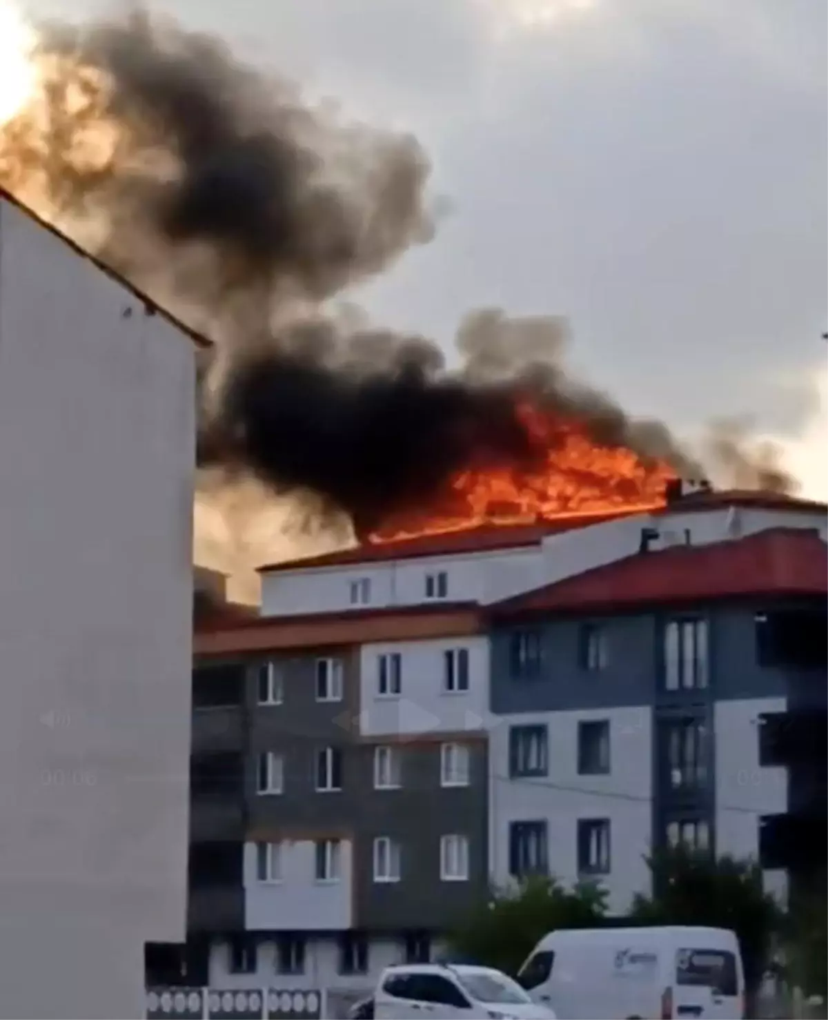 Kapaklı\'da Apartman Yangını