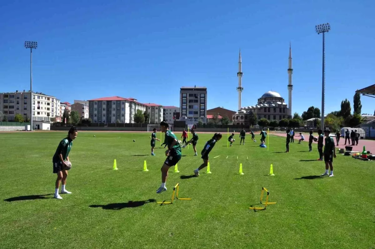 Yüksekova Spor, Trabzonspor Maçı Hazırlıklarını Kars\'ta Yapıyor
