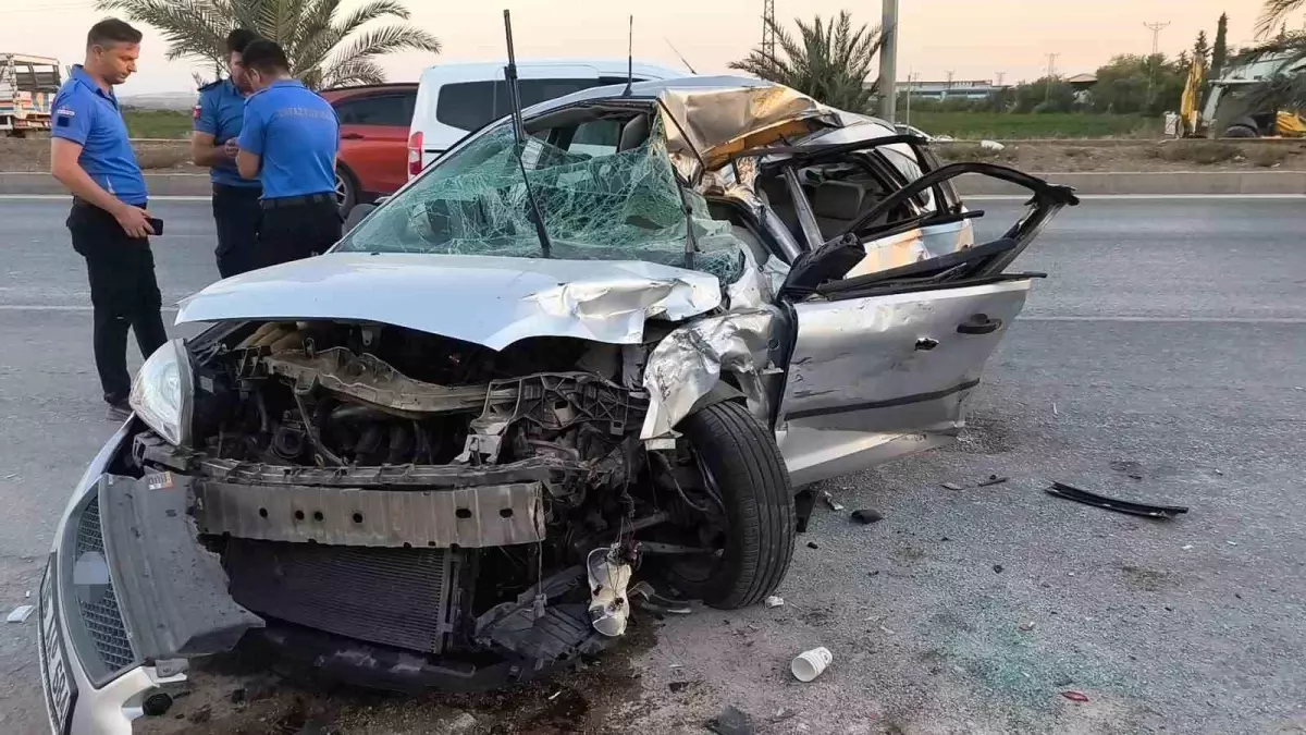 Adana\'da Trafik Kazası: 2 İnfaz Memuru Hayatını Kaybetti