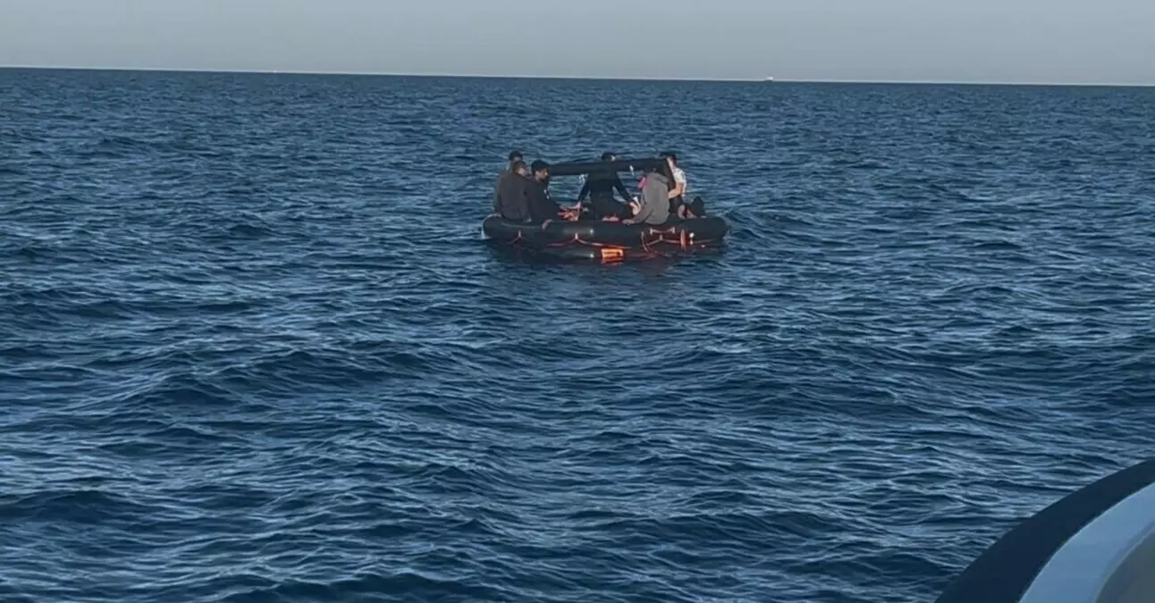 Çanakkale\'de 23 Kaçak Göçmen Kurtarıldı