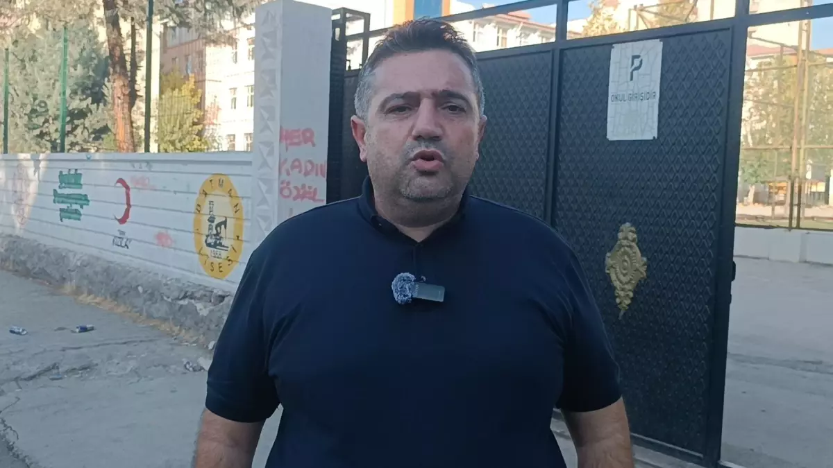 Lise önünde birbirlerine kurşun yağdırdılar