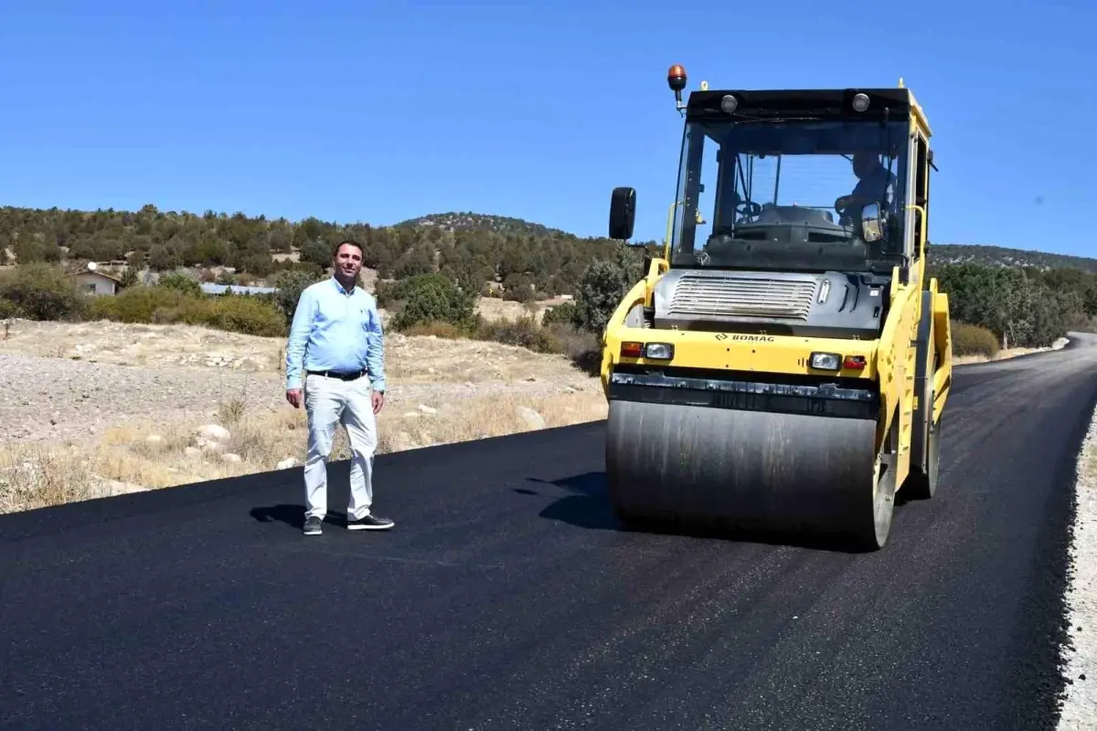 Beylikova\'da 7 Kilometrelik Yol Sıcak Asfaltla Kaplandı