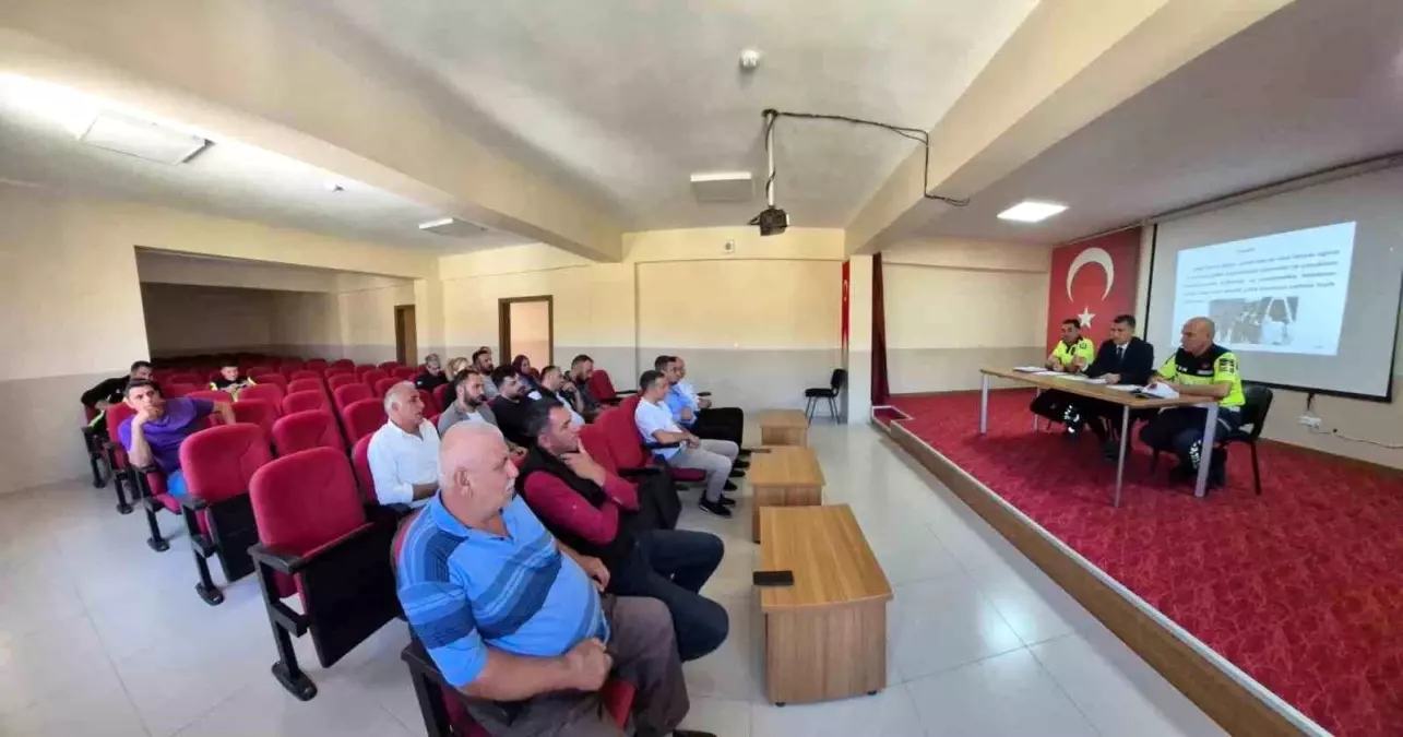 Çemişgezek\'te Servis Şoförlerine Toplantı