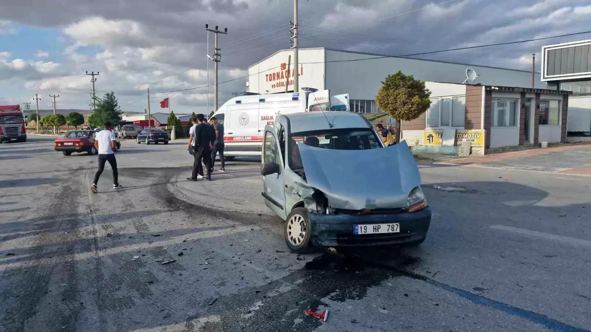 Çorum\'da Trafik Kazası: 3 Yaralı