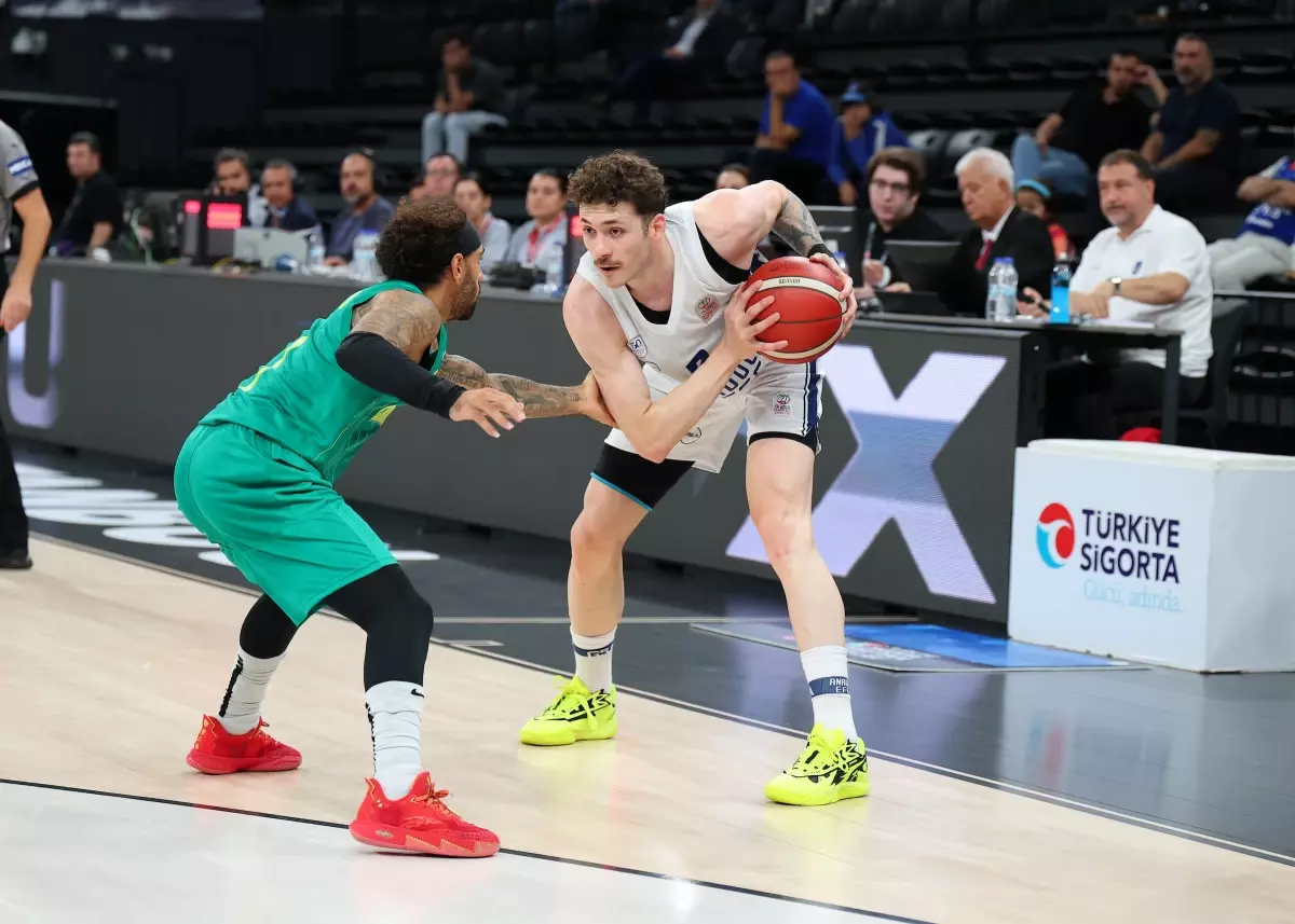 Anadolu Efes İlk Maçında Galip