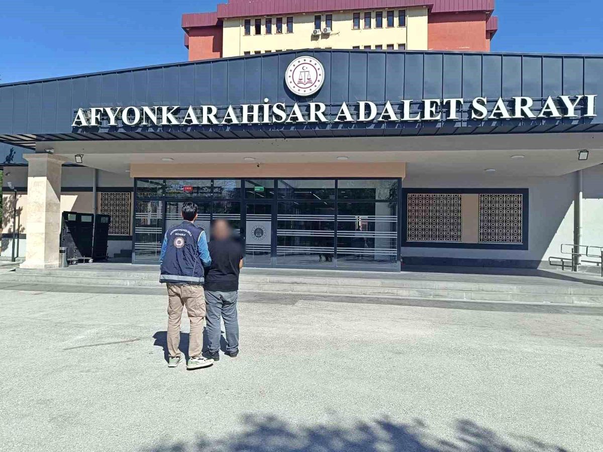Düzensiz Göçmen Taşıyan Sürücü Tutuklandı