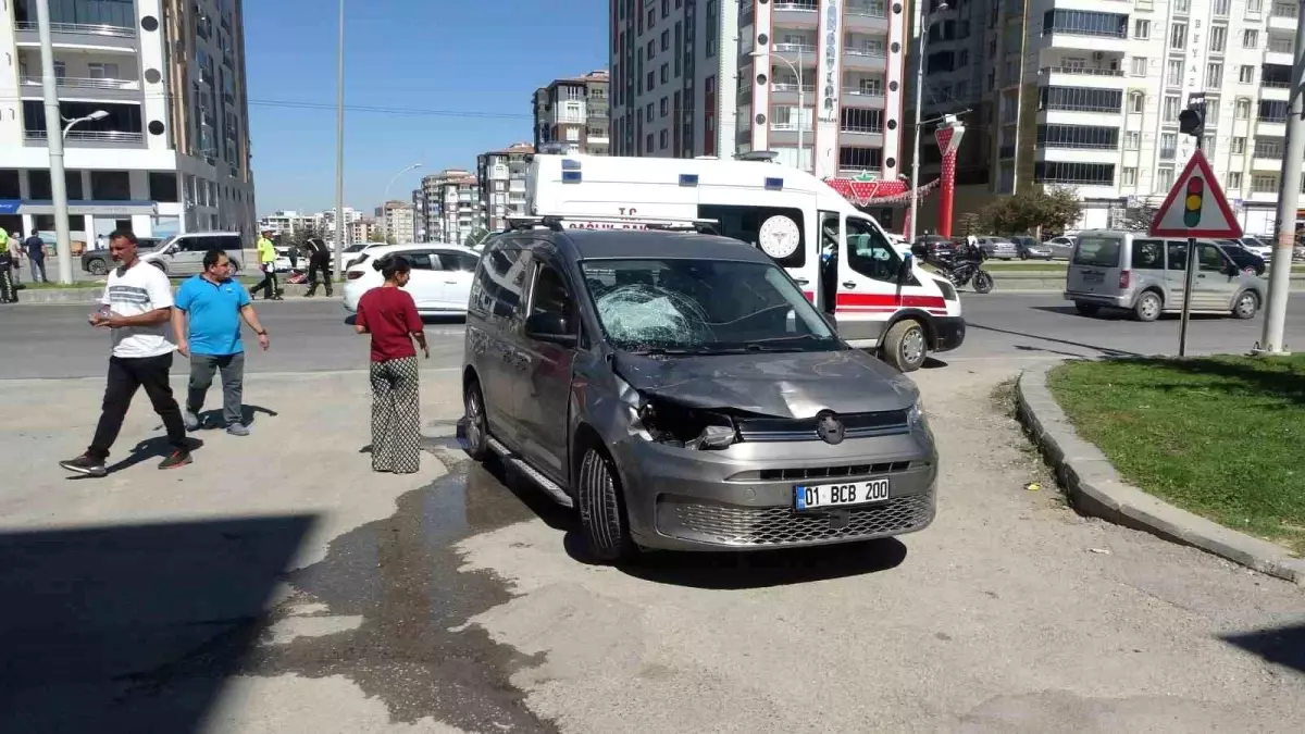 Malatya\'da Anne ve İki Çocuğu Araçla Çarpıldı