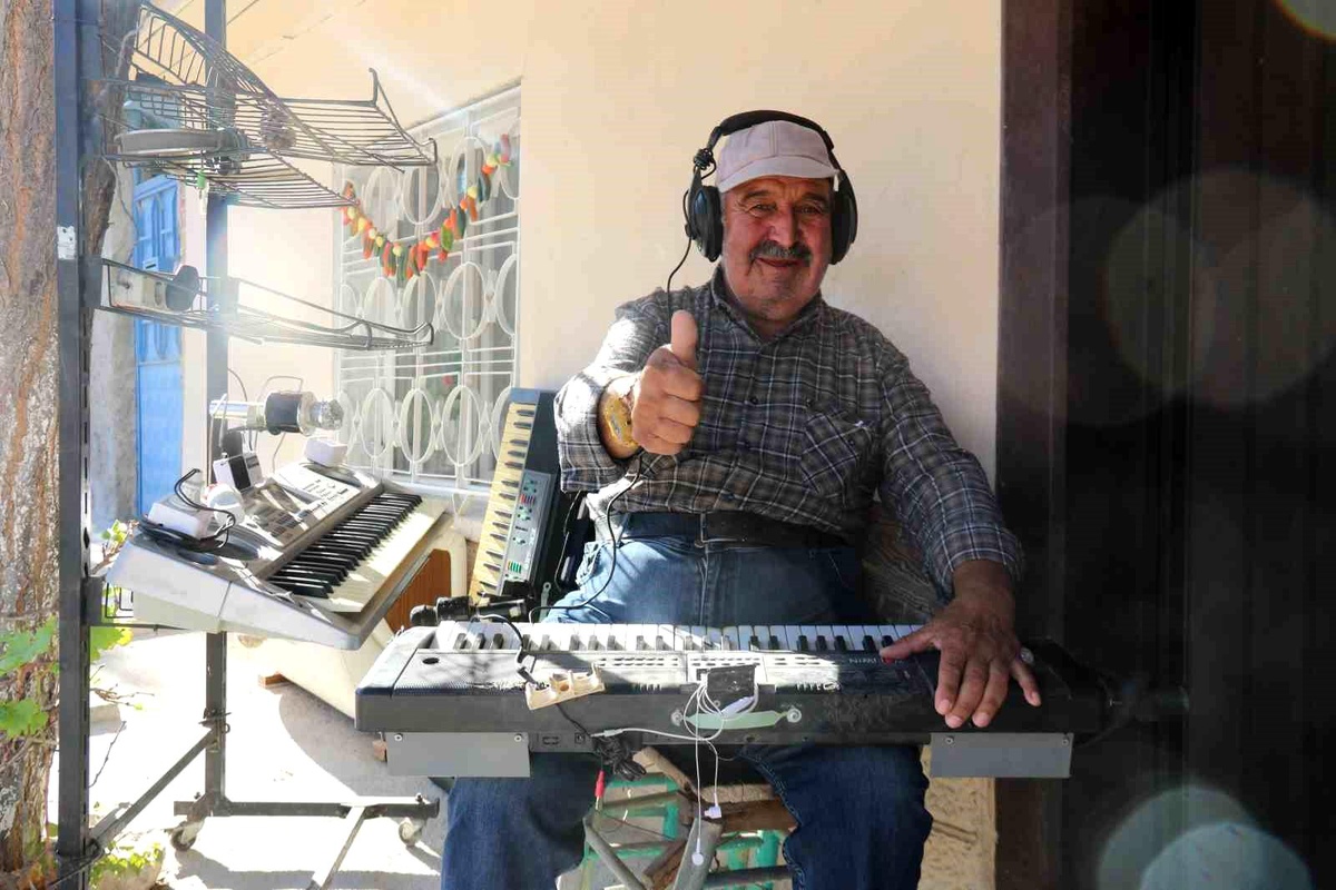 Etem Karaaslan\'ın Org Çalma Keyfi: Müzik ve Hobi Bir Arada