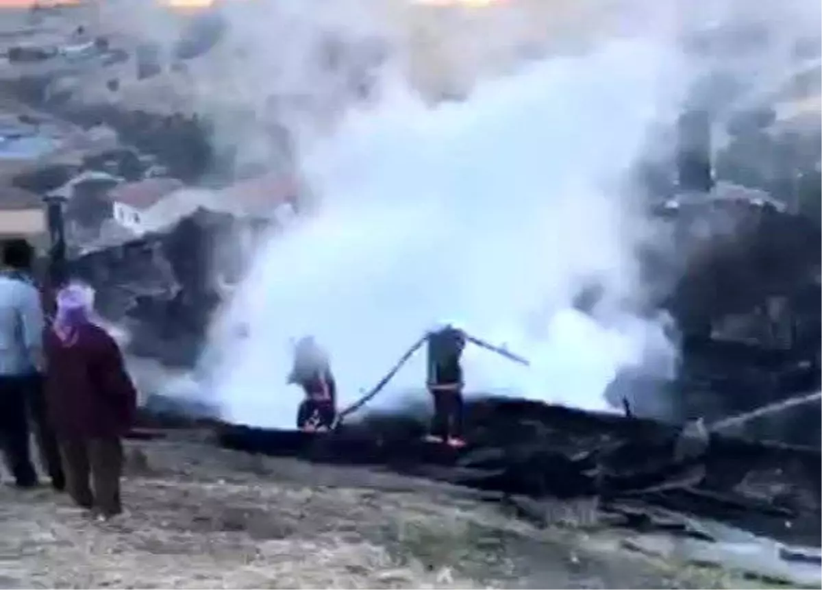 Malatya\'da Yangın: 3 Ev Kullanılamaz Hale Geldi