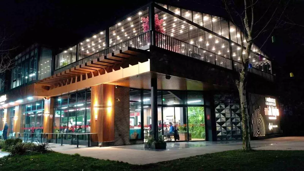 Başiskele\'deki Antik Köfte Kafe ve Restoran\'a Yoğun İlgi
