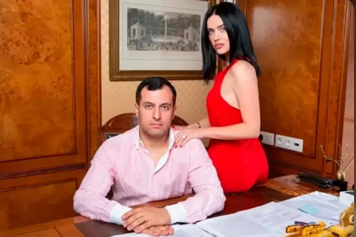 Putin yanlısı politikacı, elleri bağlı şekilde ağaçta asılı bulundu