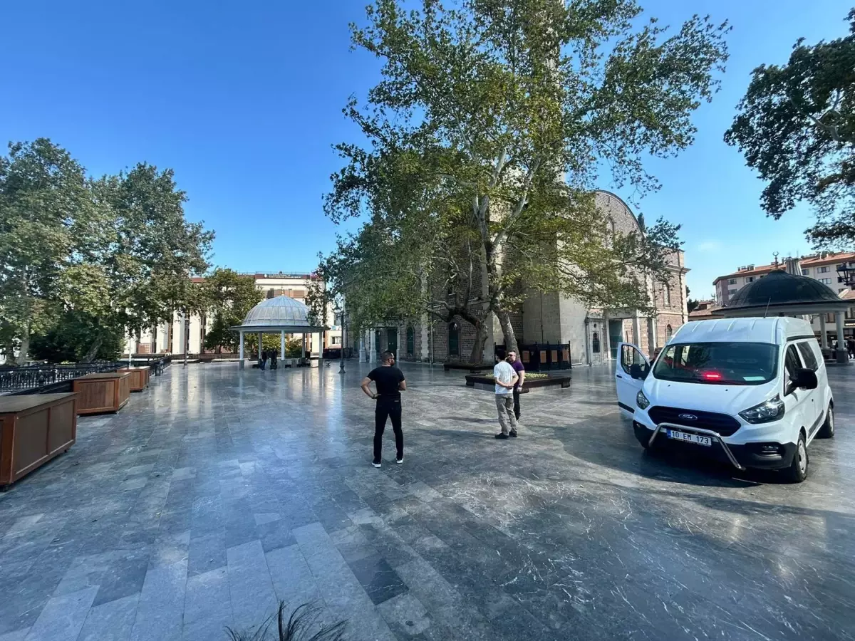 Balıkesir\'de Şüpheli Çanta Patlatıldı