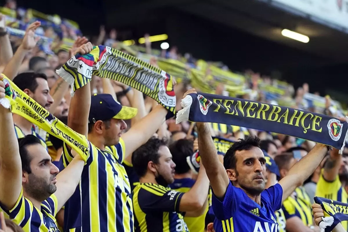 Fenerbahçe\'de büyük kriz çıktı! Kadro dışı ihtimali gündemde 