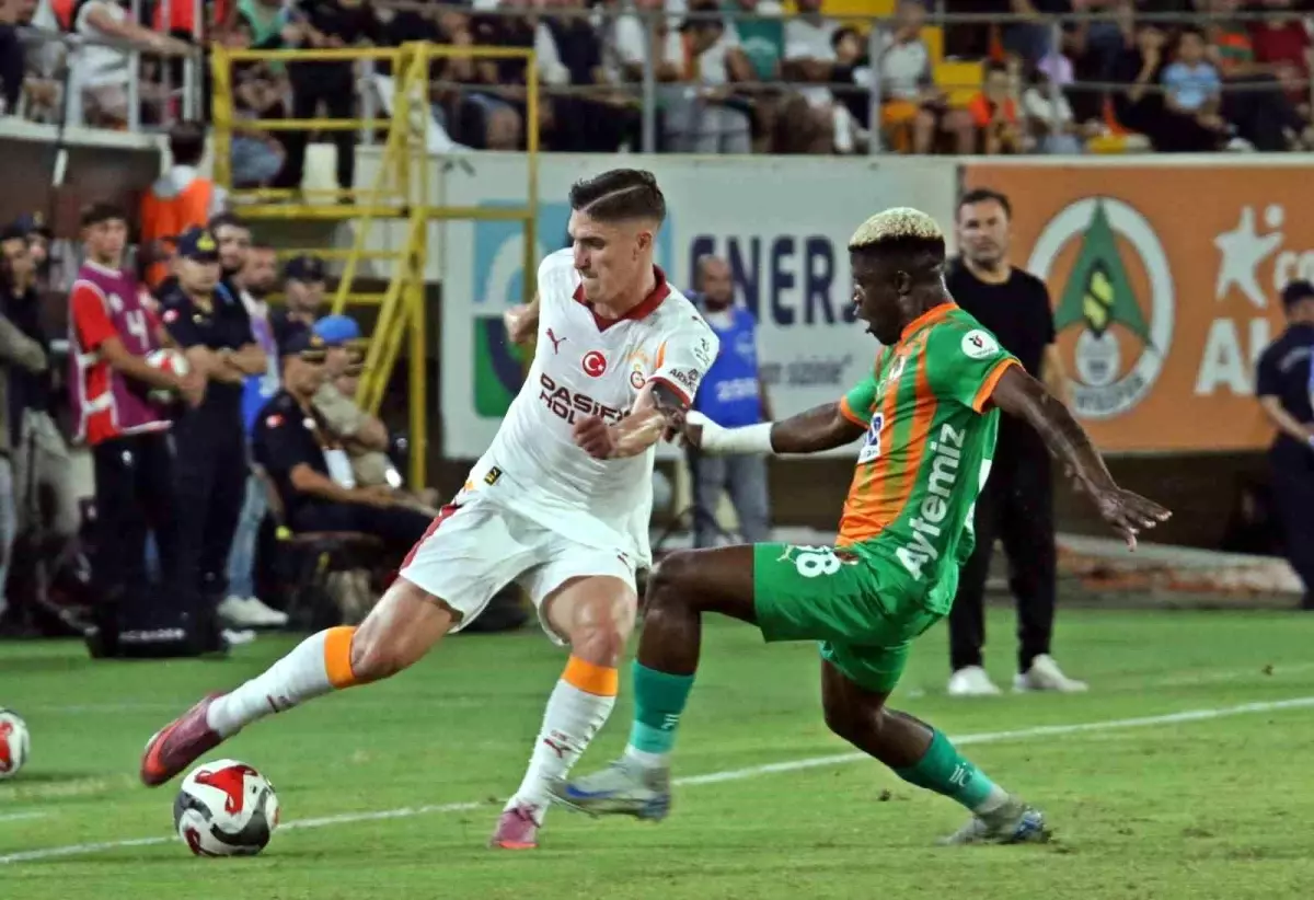Galatasaray, Alanyaspor\'u 1-0 Önde Geçti