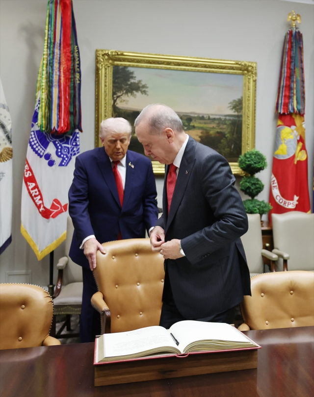 Trump'tan Erdoğan'a sandalye jesti