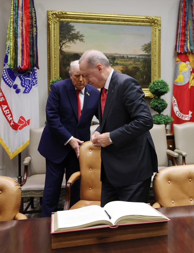 Trump'tan Erdoğan'a sandalye jesti