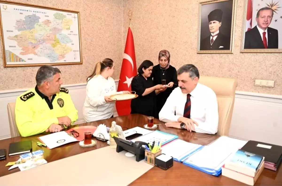 Down Sendromlu Çocuklar Erzurum Valiliği\'nde Göreve Başladı