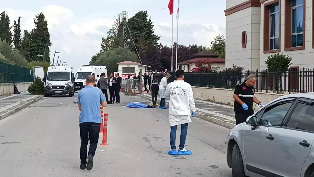 Yalova\'da adliye önünde silahlı saldırı: 1 ölü, 1 yaralı