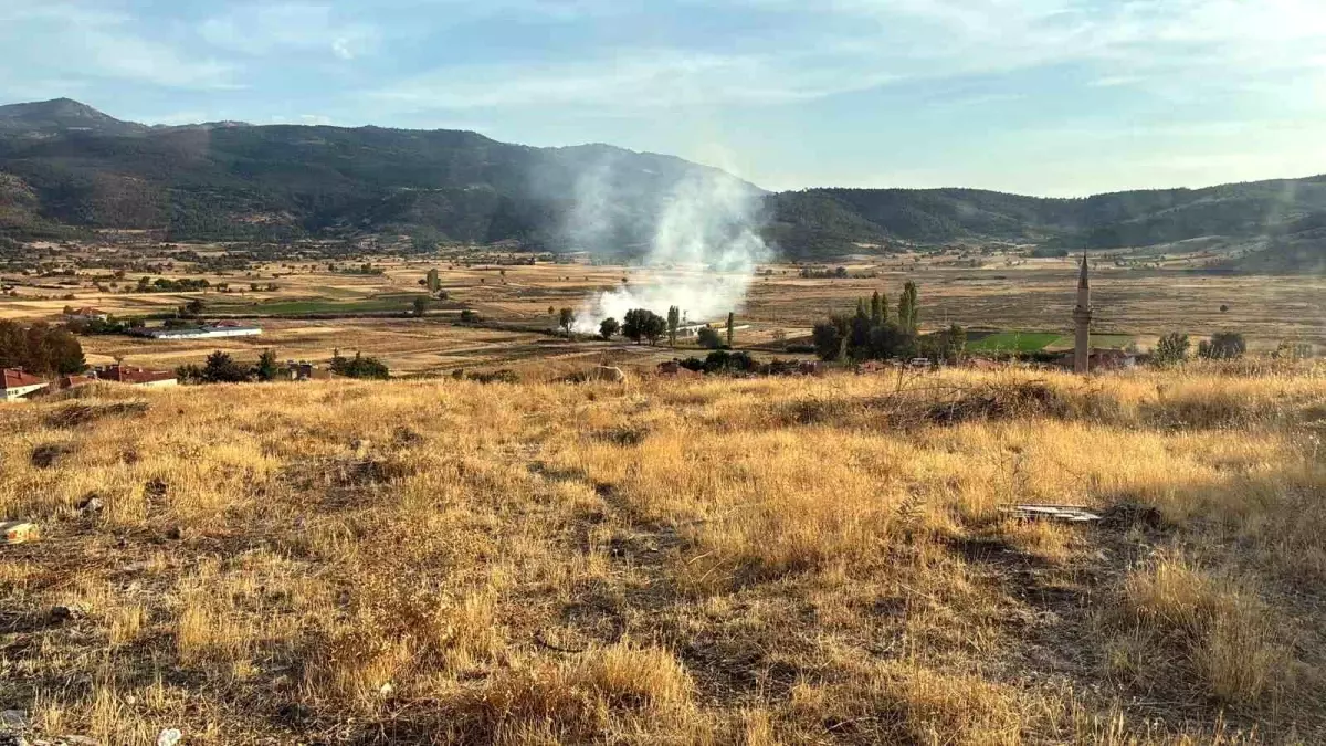 Yeşilova\'da Arazi Yangını Kontrol Altına Alındı
