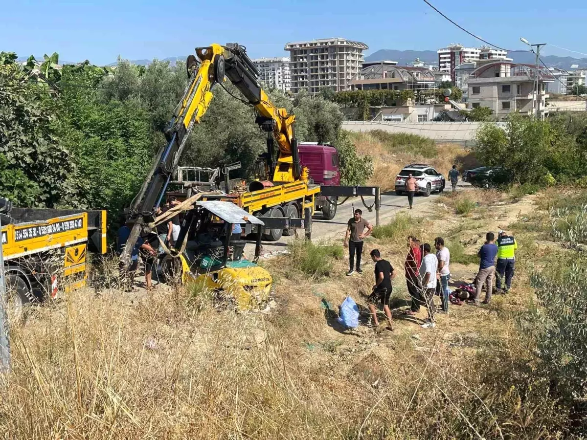 Alanya\'da Forklift Şarampole Devrildi, Sürücü Hayatını Kaybetti