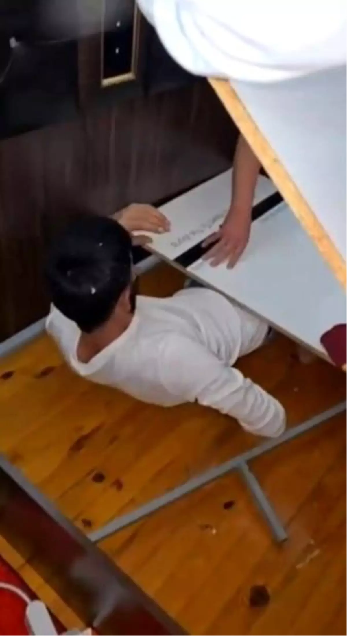 Cezaevi Firarisi Yatak Altında Yakalandı