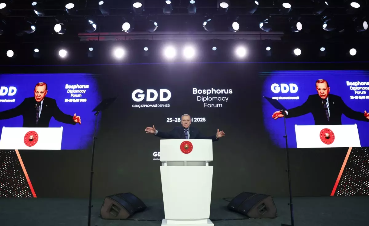 Cumhurbaşkanı Erdoğan: Gençlerimiz umudumuzu artıran bir istikbal yıldızıdır