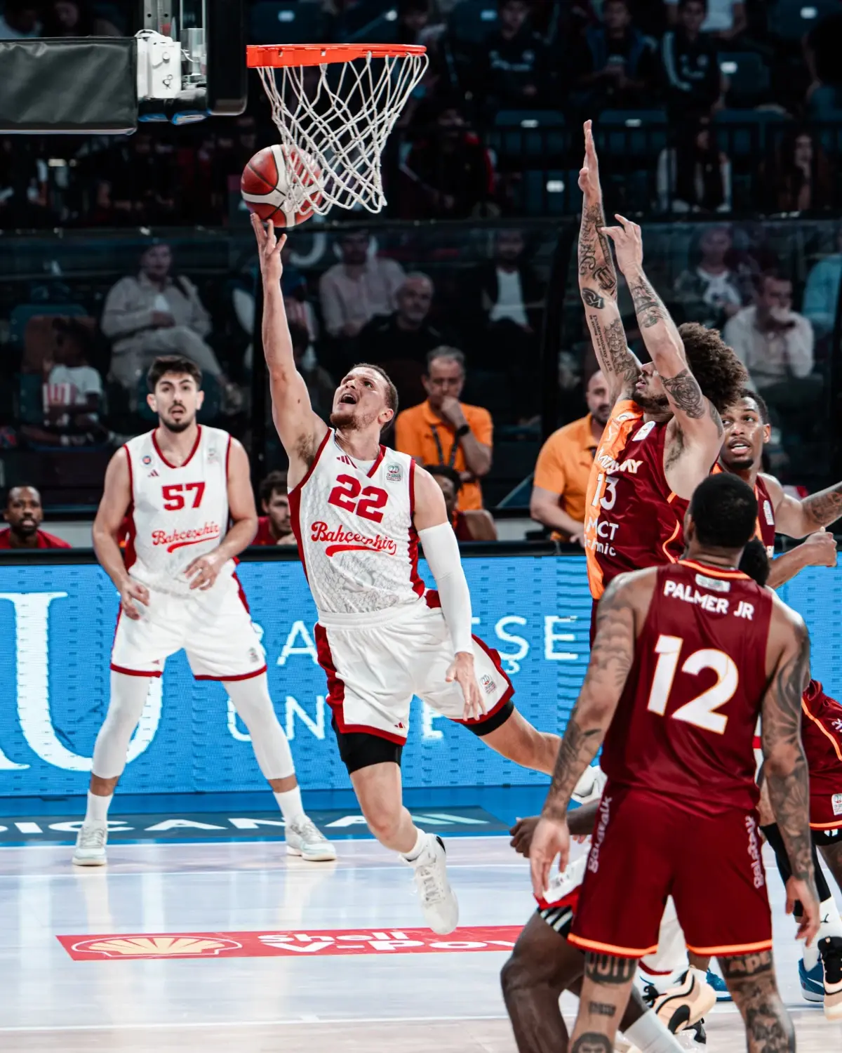 Bahçeşehir Koleji, Galatasaray\'ı Geçti