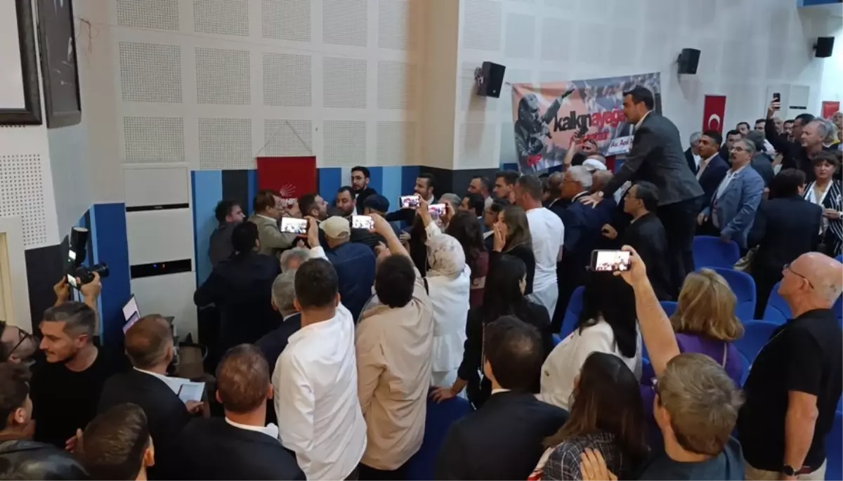 CHP Kongresinde Kavga Çıktı