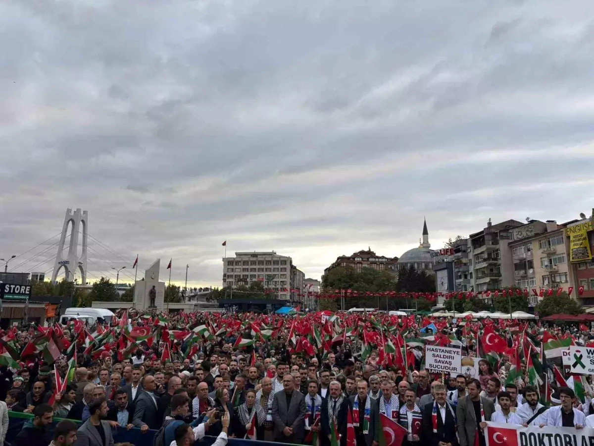 Kocaeli\'de İsrail Saldırılarına Karşı Büyük Protesto