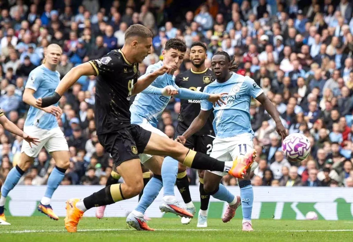 Manchester City, Burnley\'i 5-1 Yendi