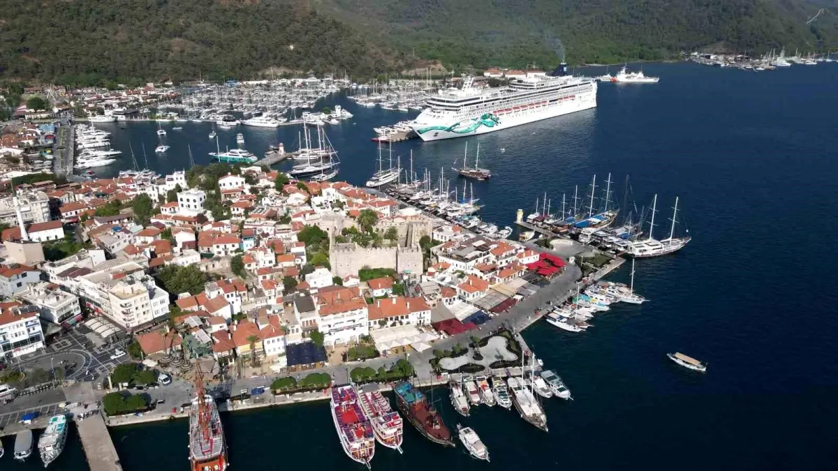 Marmaris\'in Turizm Sezonu Değerlendirildi