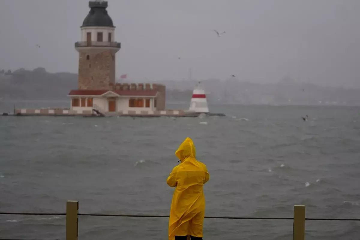 Meteoroloji\'den 13 kente "sarı" kodlu uyarı: Fırtına ve sağanak geliyor