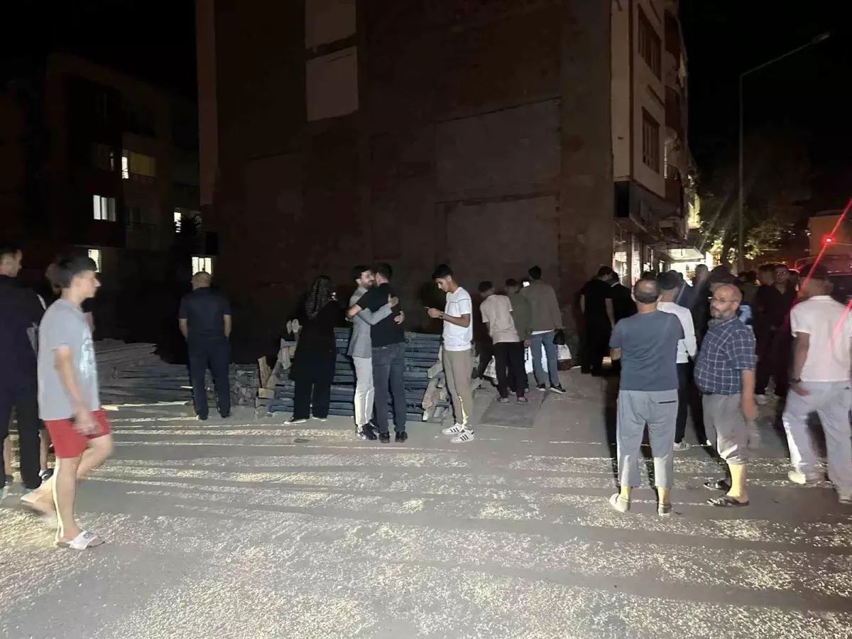 Adıyaman\'da Otomobil İnşaat Temeline Düştü