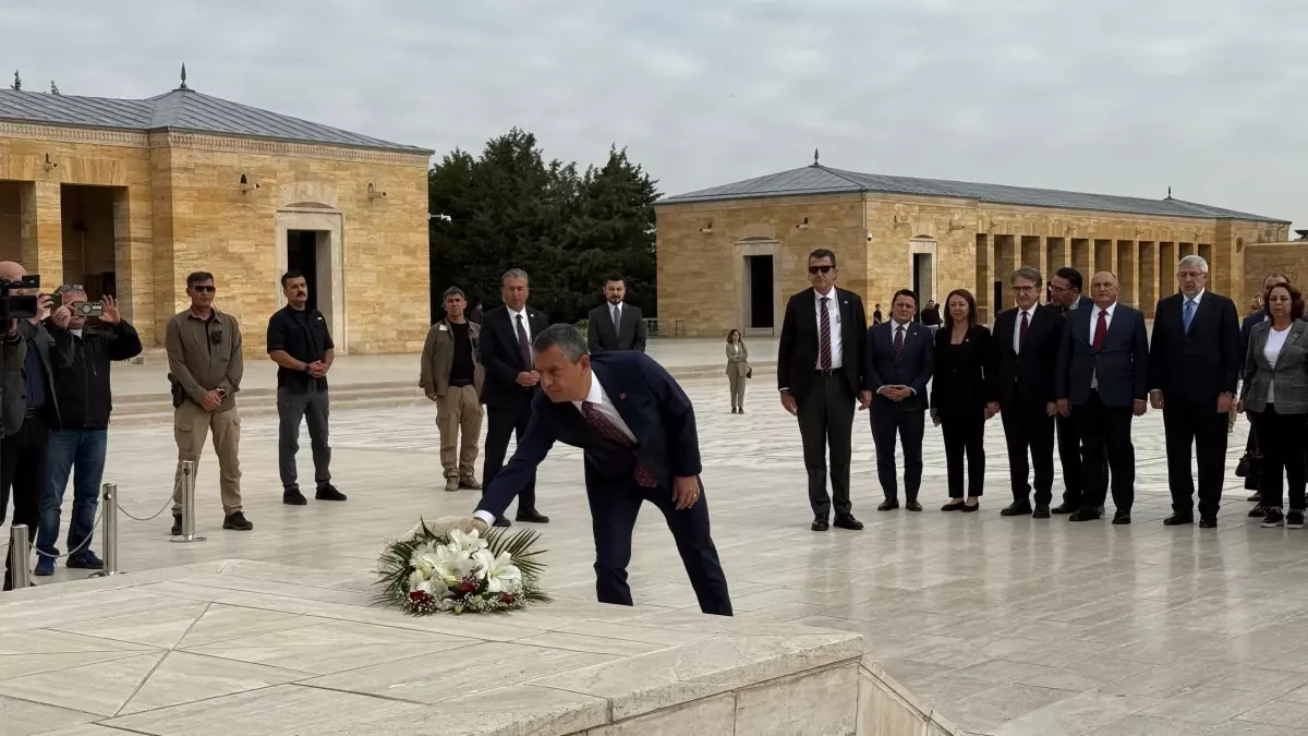 Özgür Özel\'den Anıtkabir Ziyareti