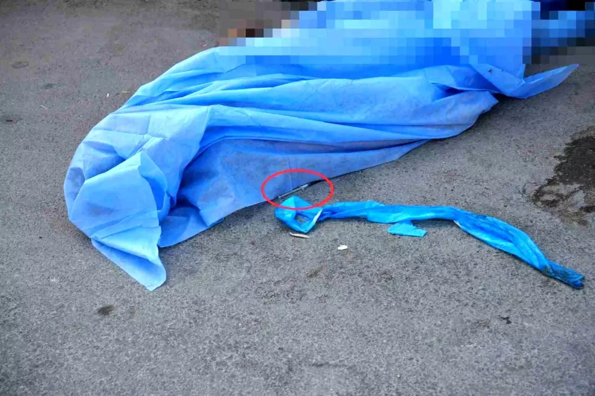 Yanında şırıngayla, sokak ortasında ölü bulundu