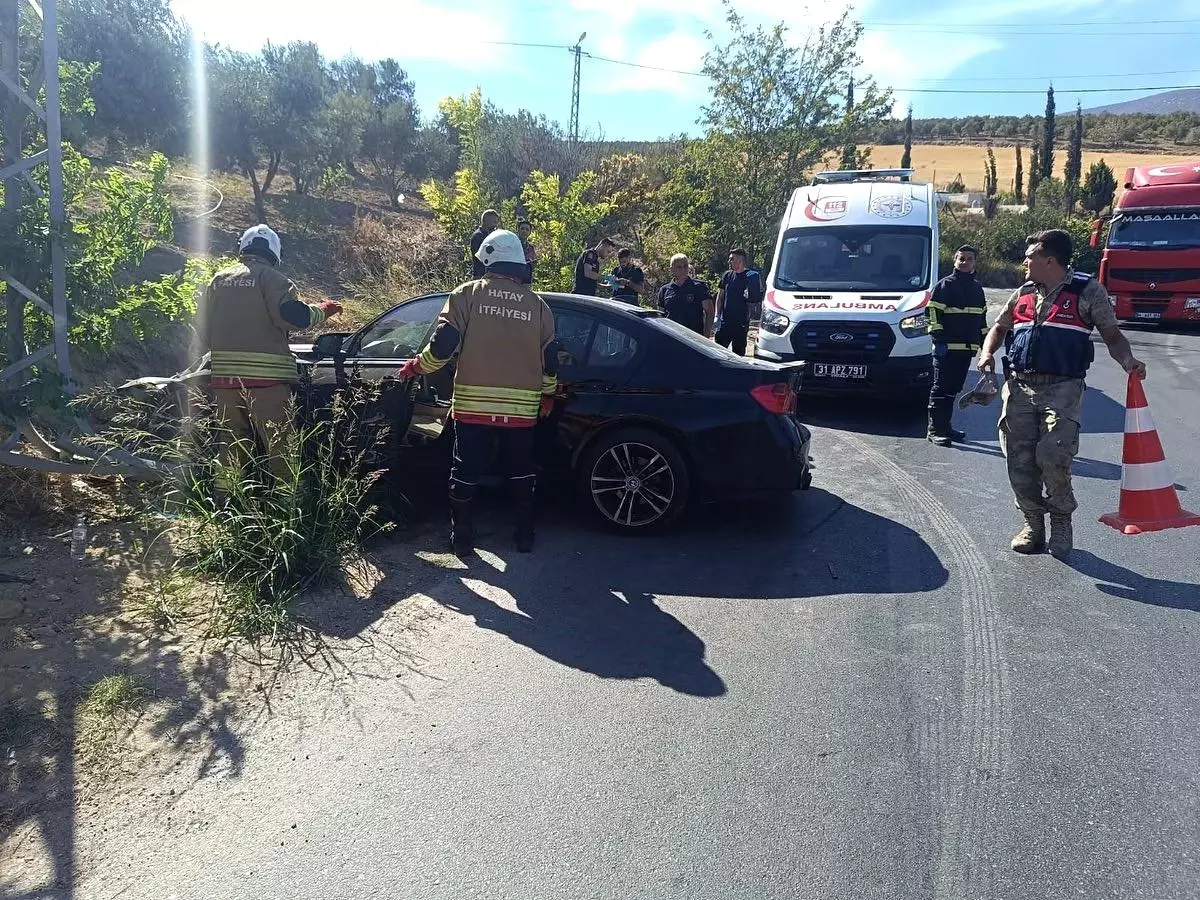 Hatay\'da Devrilen Otomobilin Sürücüsü Yaralandı