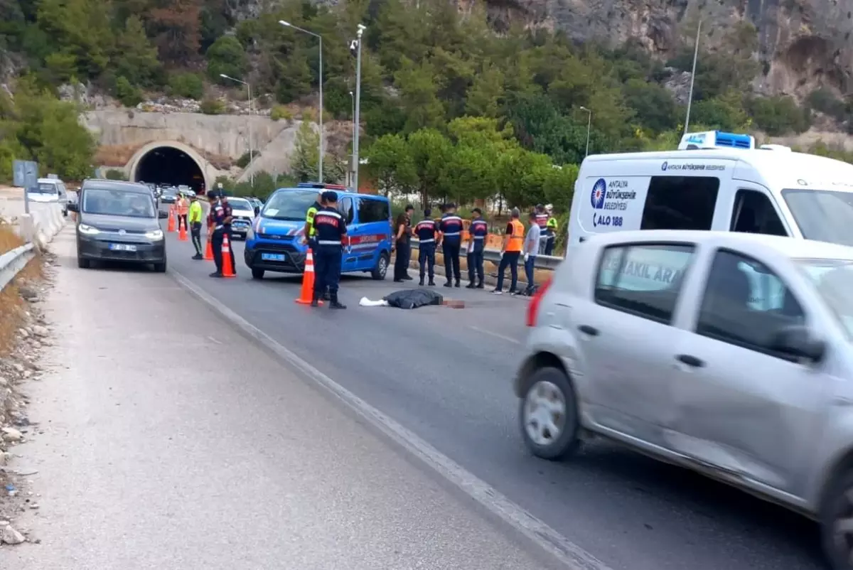 Antalya\'da Motosiklet Kazası: Bir Kişi Hayatını Kaybetti