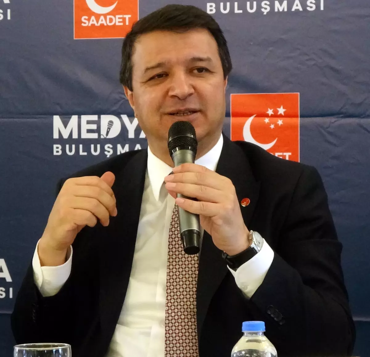 Mahmut Arıkan: Türkiye\'de Kararsızlar Partisi Var