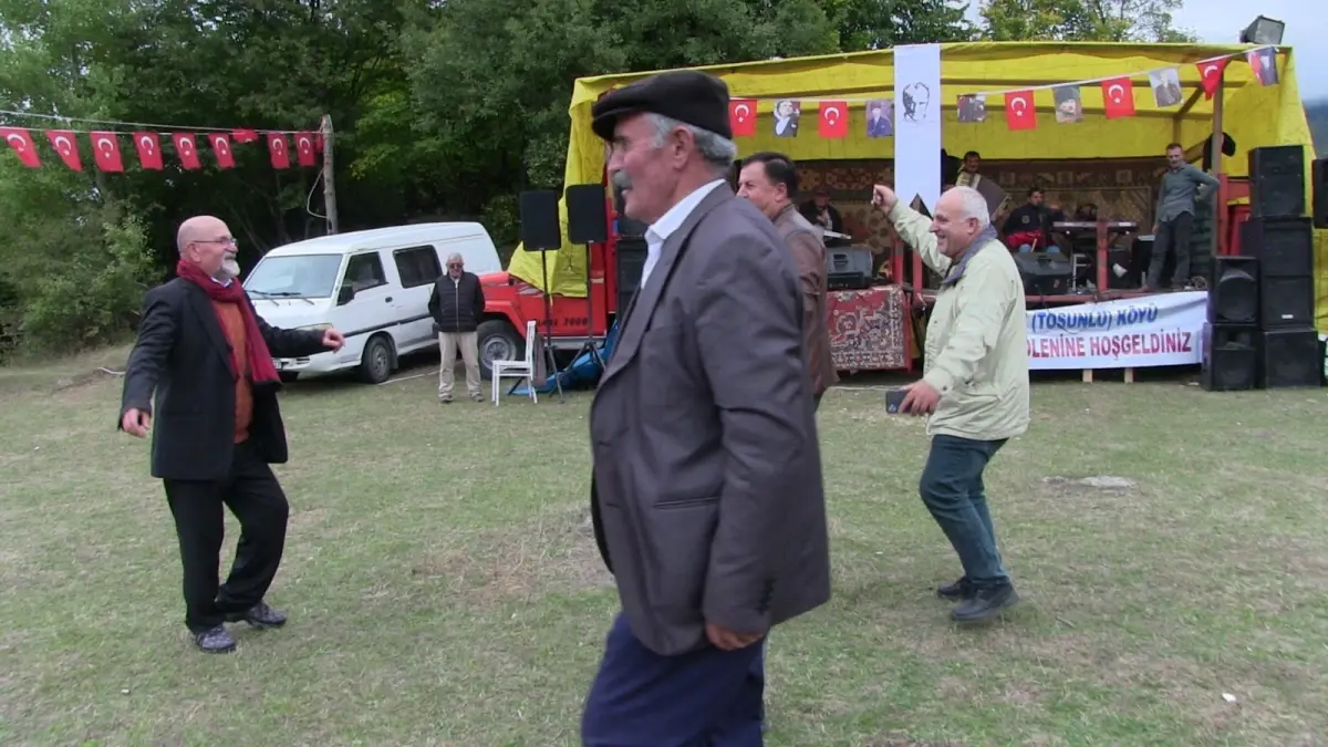 Tosunlu\'da 7. Türkü Şöleni Coşkusu