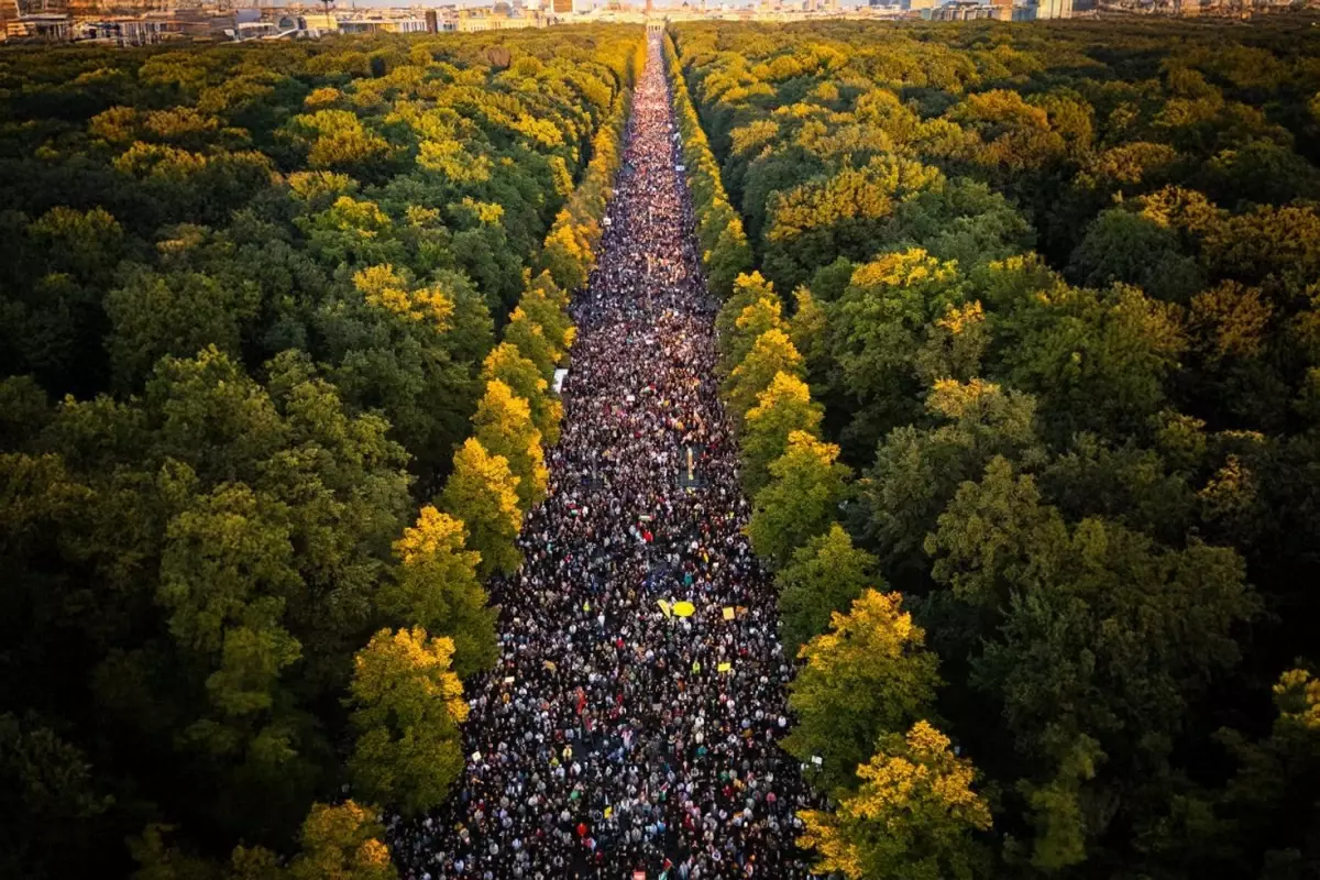Berlin\'de Filistin\'e destek yürüyüşü! 100 binden fazla kişi katıldı