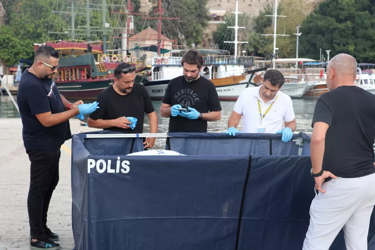 Antalya\'da Denizde Ceset Bulundu