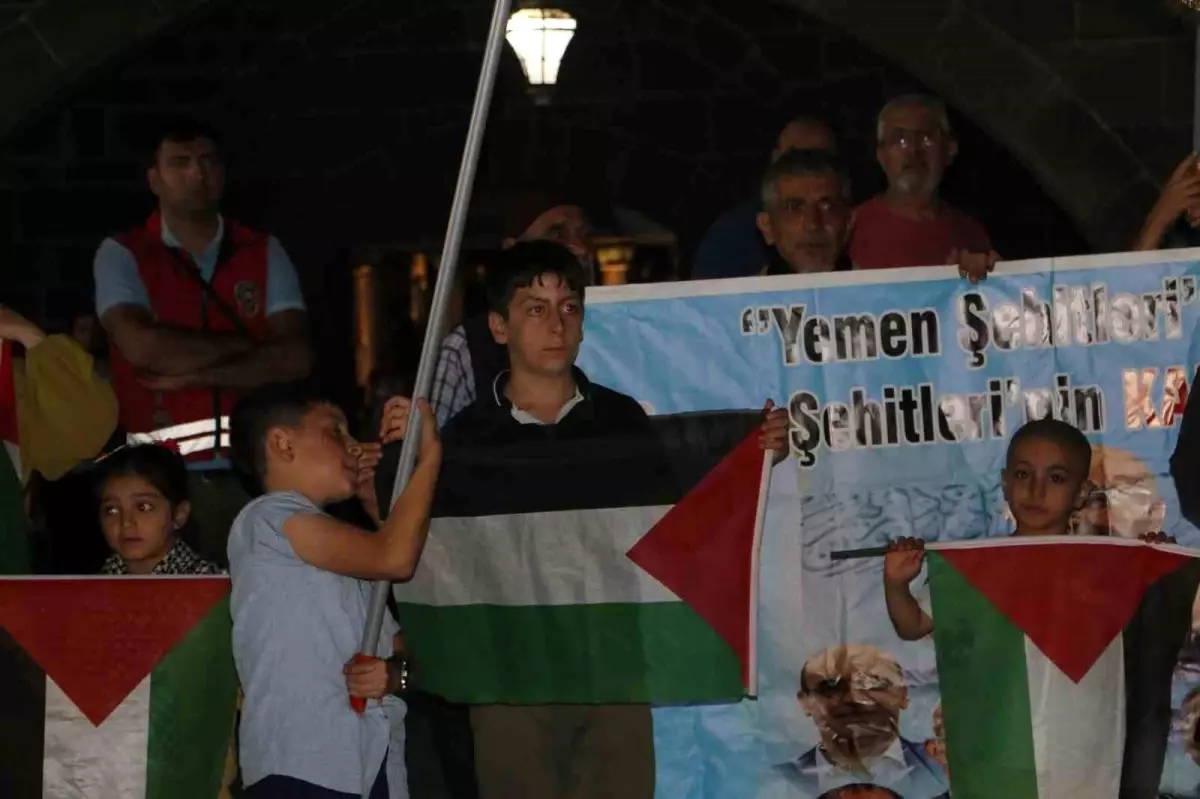 Diyarbakır\'da Küresel Sumud Filosu Gösterisi