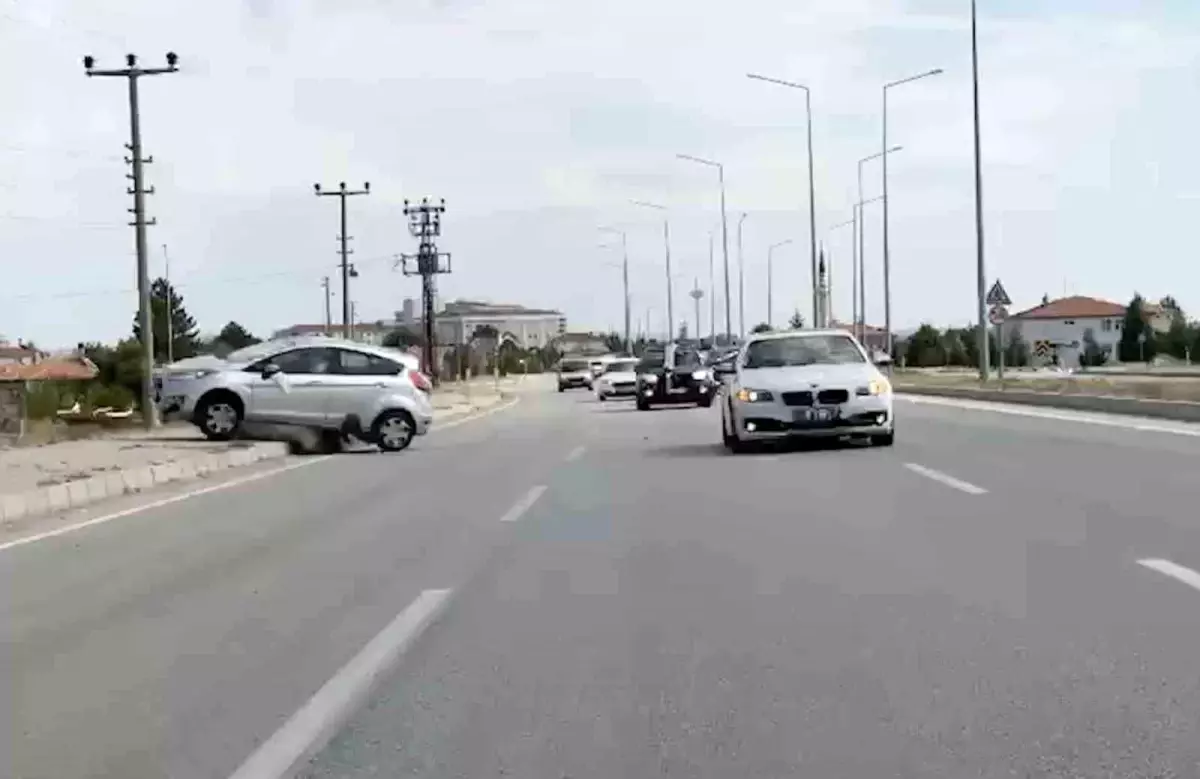 Düğün Konvoyunda Kaza: 2 Yaralı