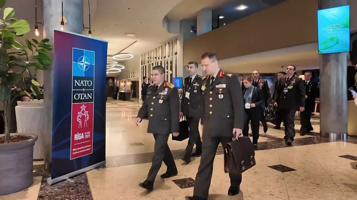 Bayraktaroğlu NATO toplantısında